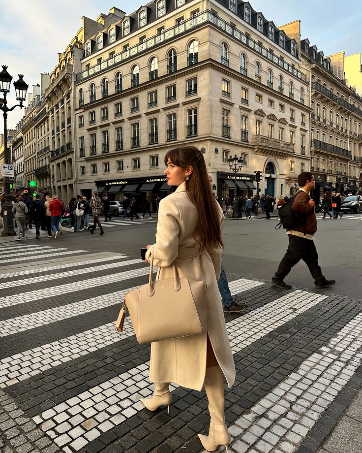 How To Look Effortlessly Chic This Spring (and Timeless Outfit Ideas)